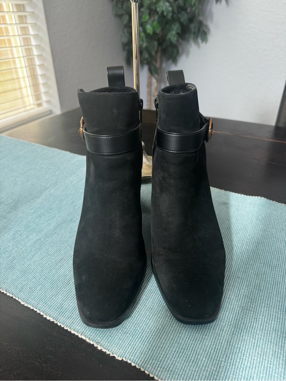 Vionic Tenley black suede ankle boots size 9
